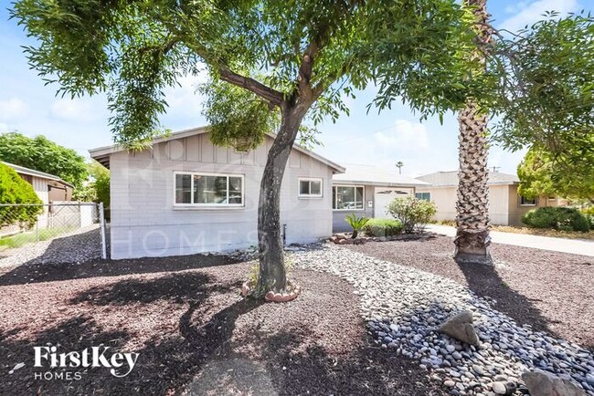 Building Photo - 205 E Orchid Ln