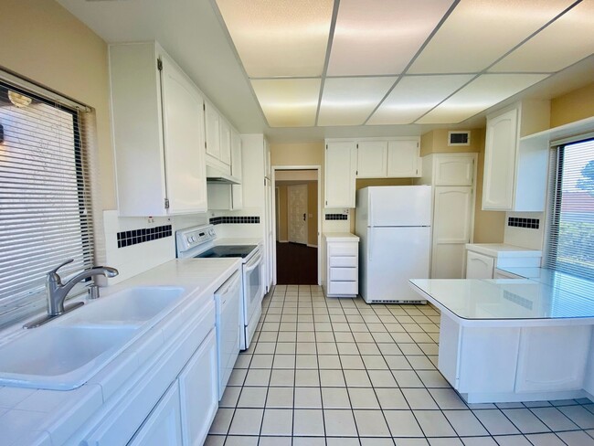 Foto del edificio - 2 Bedroom House in Oaks North Community. 55+ AGE RESTRICTED HOUSING!