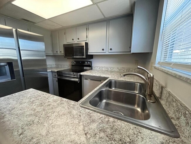 Building Photo - 2846 Avati Dr