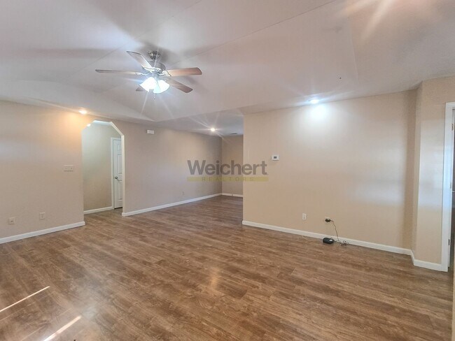 Building Photo - 3Bed/2Bath house on dead-end road