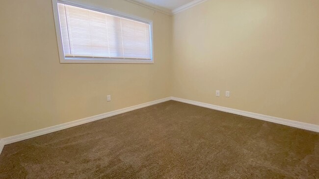 Building Photo - Spacious Home In Sunny Upper Seaside