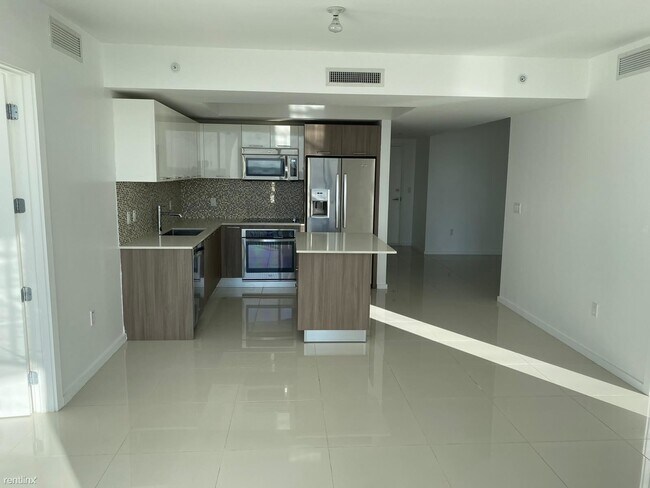 Building Photo - 2 br, 2 bath  - Paseo at Downtown Doral