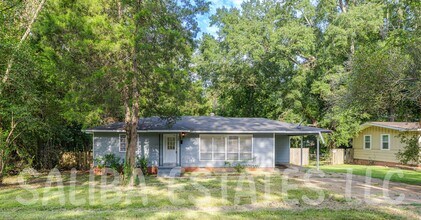 Building Photo - 3173 Oak Forest Dr