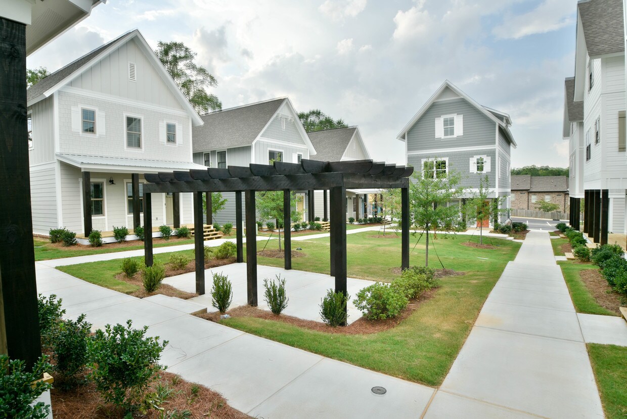 327 N Donahue Dr, Auburn, AL 36832 Apartments in Auburn, AL