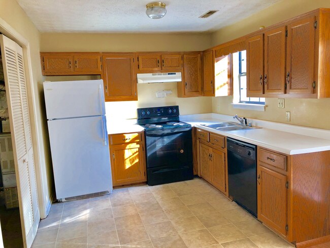 Building Photo - 1746 Cave Mill Road
