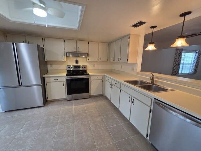 Building Photo - 35086 Whispering Oaks Blvd