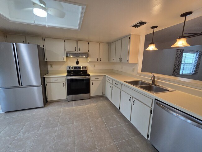 Foto del edificio - 35086 Whispering Oaks Blvd