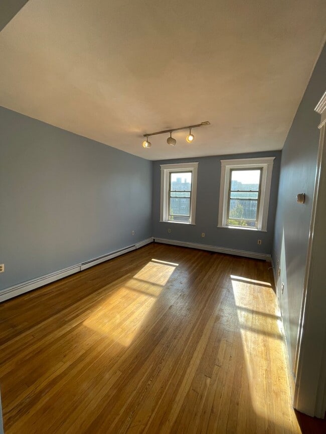 Photo - 1623 Commonwealth Ave Apartment