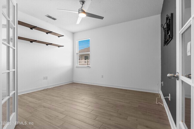 Foto del edificio - 235 Silverleaf Village Dr
