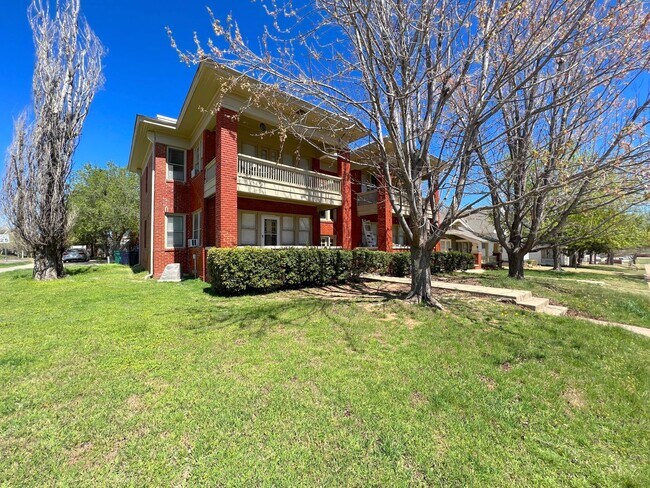 Building Photo - Charming Apartment in Historic OKC!