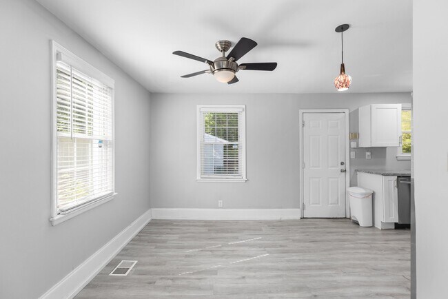 Foto del edificio - 2010 McAfee Rd