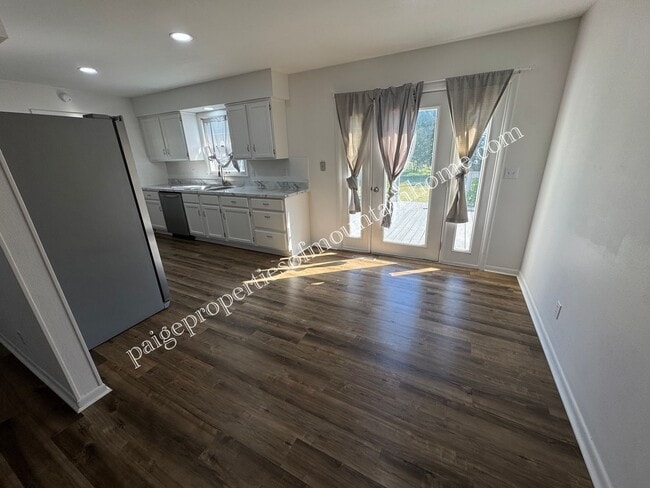Foto del edificio - 2 Bed 1 Bath Bungalow on College