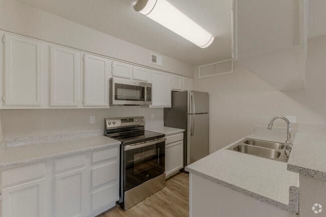 2BR, 1BA - 912SF - Kitchen - Anacosta at McCormick Ranch