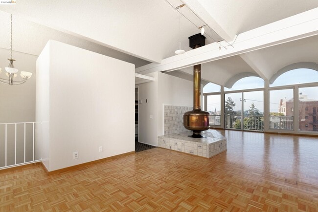 Building Photo - 811 York St