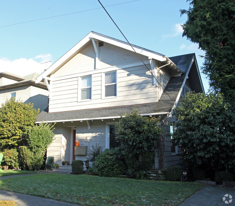 3918 Whitman Ave N, Seattle, WA 98103 Apartments in Seattle, WA
