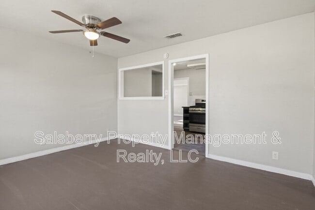 Building Photo - 320 NE 31st St