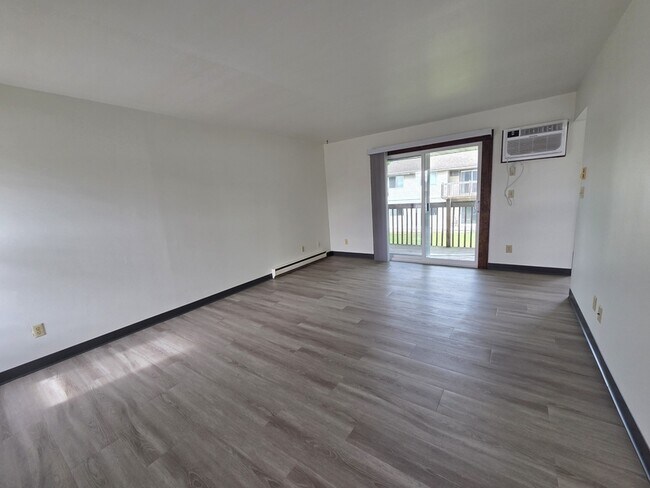 Foto del edificio - 1057 W Cecil St