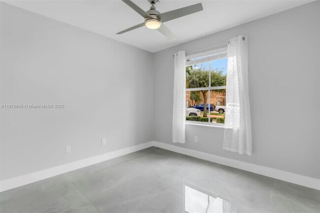 Foto del edificio - 801 NW 134th Ave