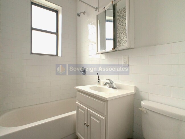 Building Photo - 25 Vermilyea Avenue