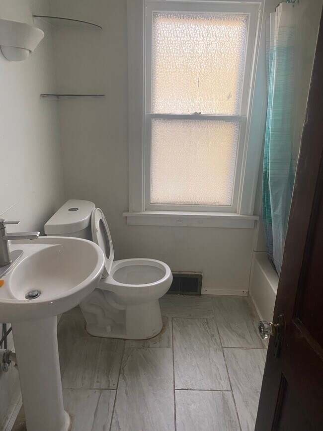 Foto del edificio - 470 Winspear Ave