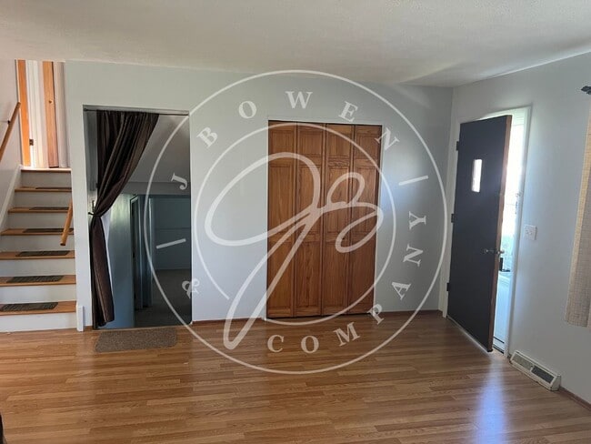 Building Photo - "Charming upgraded 3 bedroom home in Holland.