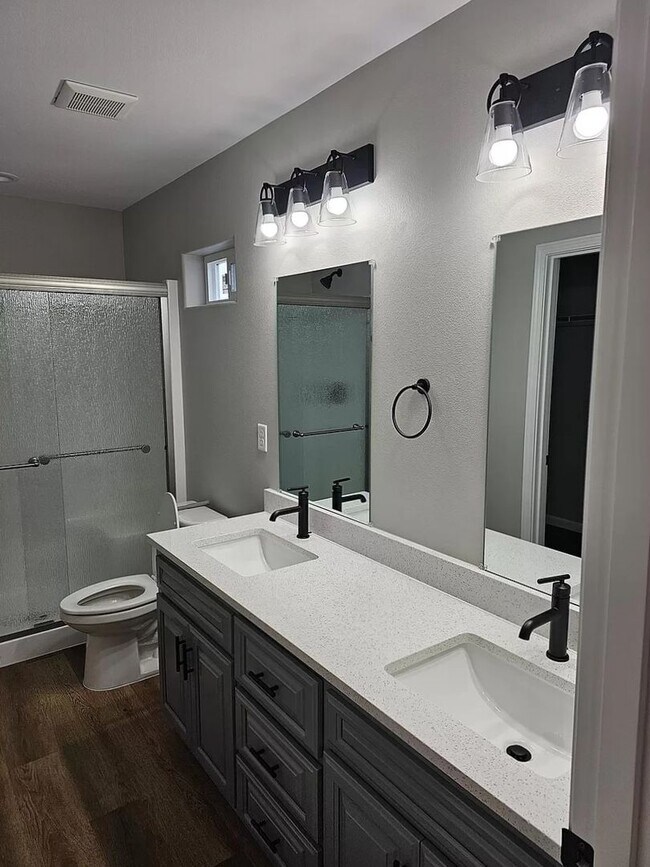 Foto del edificio - Newer 3 bdrm, 2 bath, RV parking / low maintenance yard, $2600 rent