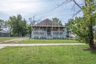 Building Photo - 1109 W 9th St
