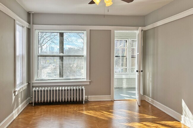 Foto del edificio - 126-132 N. Elmwood Ave. and 418-426 Lake St.
