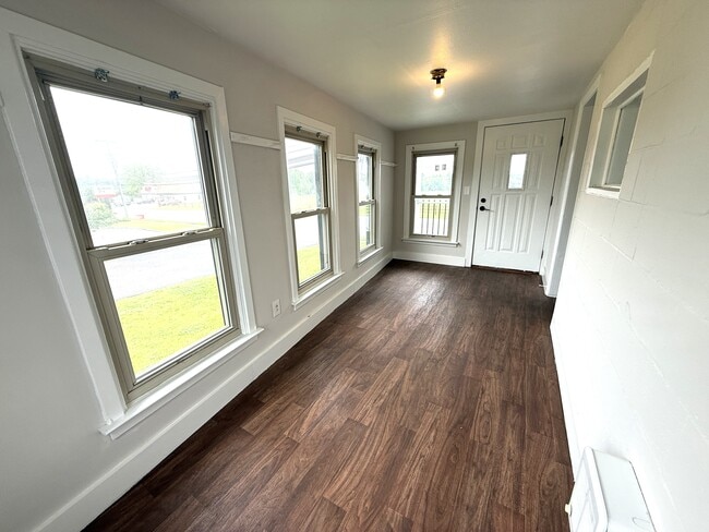 Building Photo - 266 W Ridge Pike