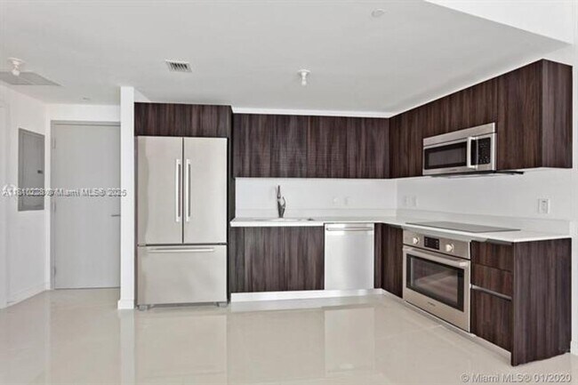 Foto del edificio - 488 NE 18th St