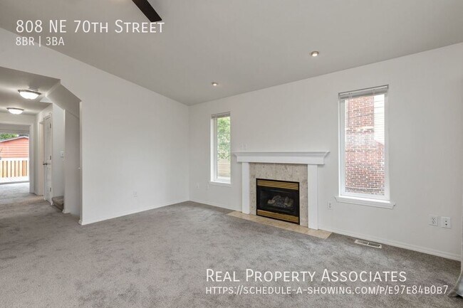 Foto del edificio - 808 NE 70th St