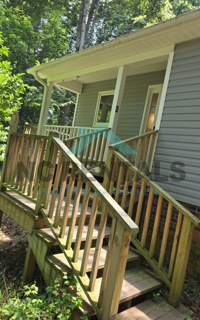 Building Photo - 4512 Rosemary Dr