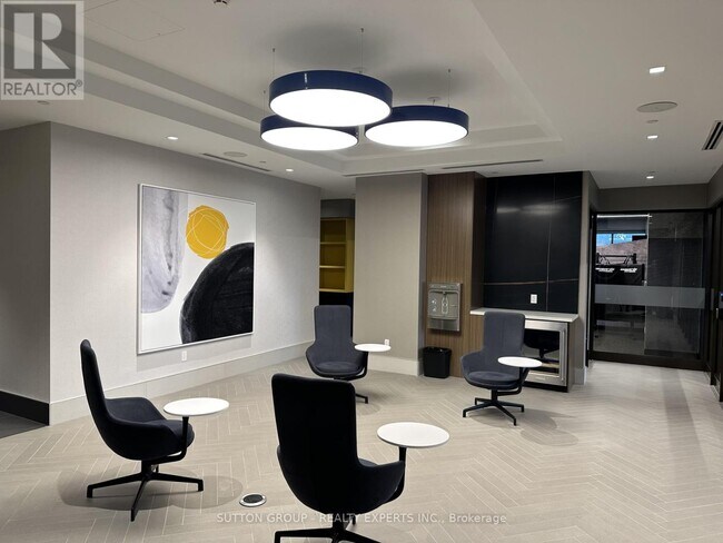 Photo du bâtiment - 2550-2550 Simcoe St N