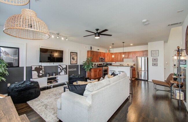 Building Photo - 2216 Chenevert St