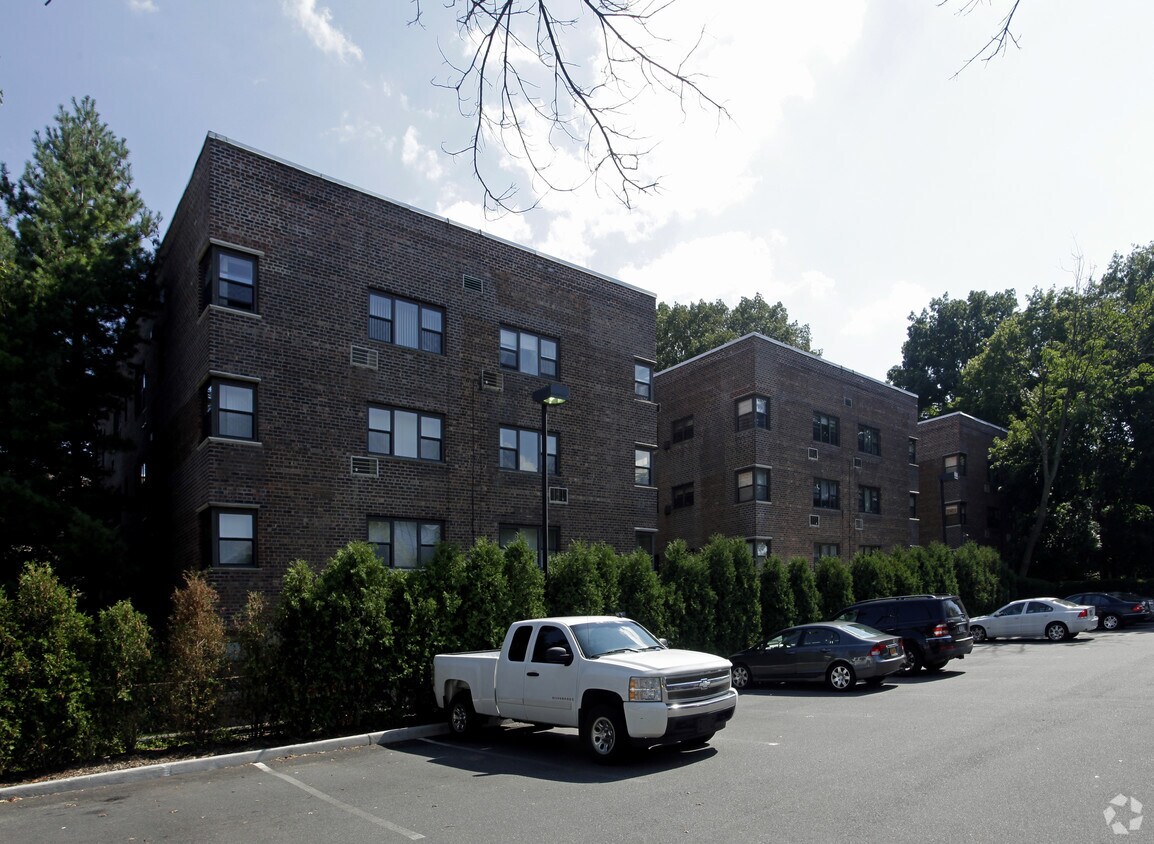 50 Brompton Rd, Great Neck, NY 11021 50 Brompton Rd Great Neck, NY