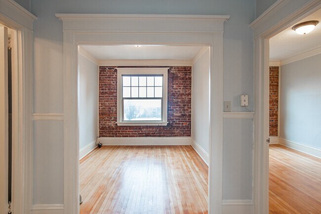 Foto del edificio - Charming 1-Bedroom Apartment in Historic N...