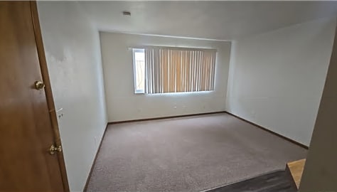 Building Photo - 115 Southview Dr