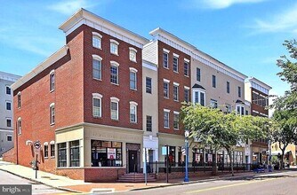 Building Photo - 136 Bridge St