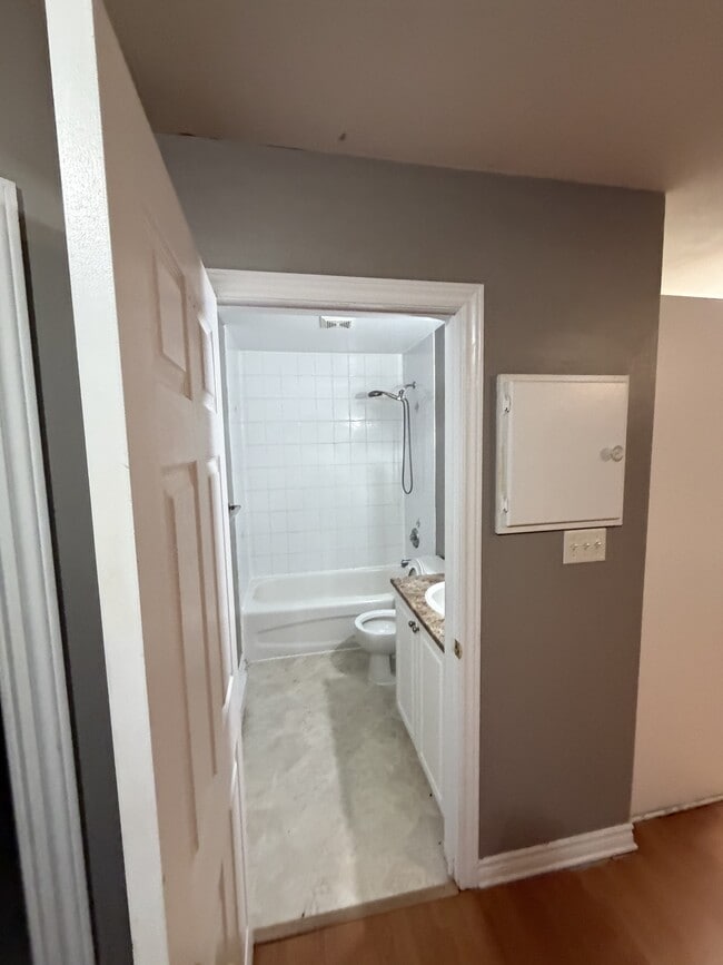 Building Photo - 119 Daly Ave