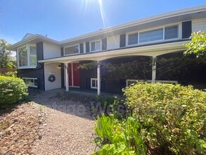 Building Photo - 907 Sutherland Ave