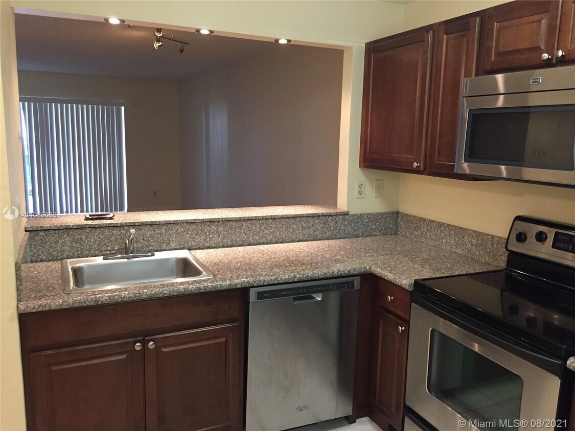 Foto principal - 3399 Foxcroft Rd