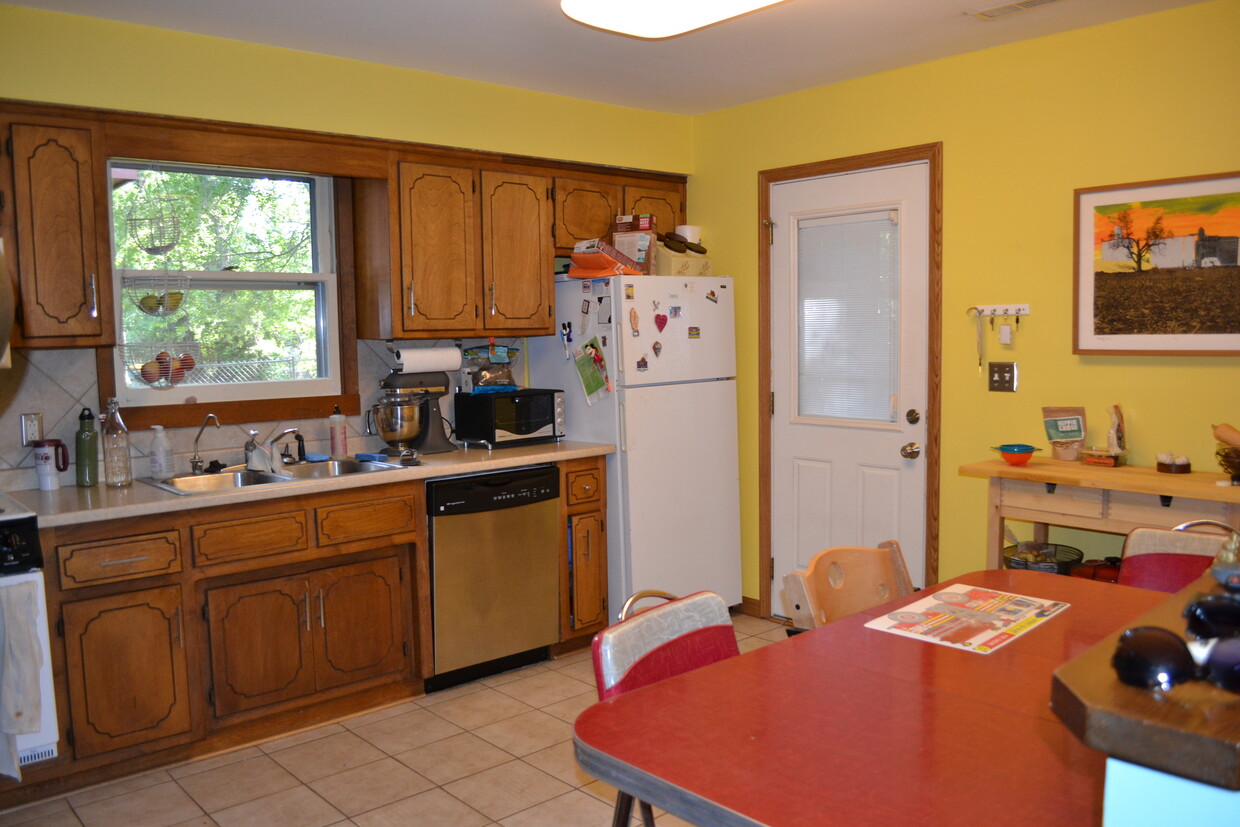 Primary Photo - 324 Perry Street