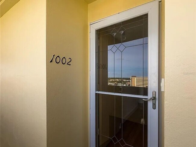 Foto del edificio - 10th FLR 2B/2BA Waterfront with Panoramic Intercoastal Views in 55+ Community
