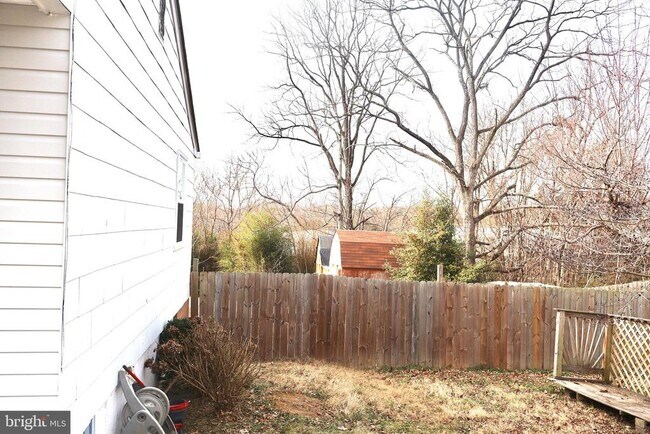 Building Photo - 147 Deacon Rd