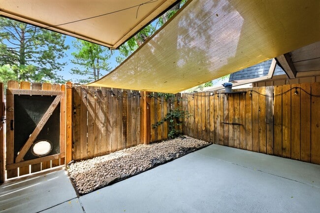 Building Photo - Beautiful 2-Bedroom, 1.5-Bath Home With Gr...