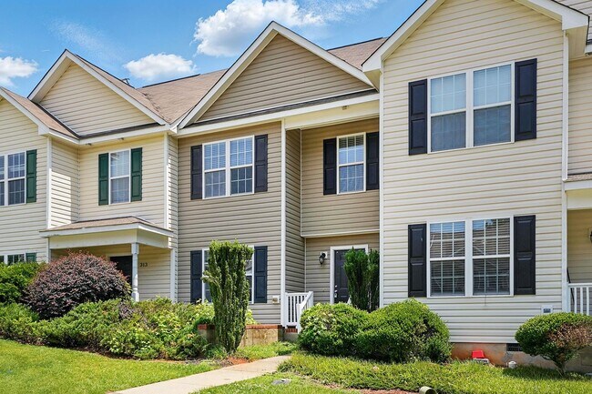 Foto del edificio - Beautifully Updated Townhome in Clayton – Available Now!
