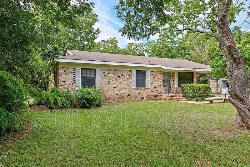 Primary Photo - 3405 Gran Berry Dr