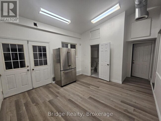 Building Photo - 515146 11th Line