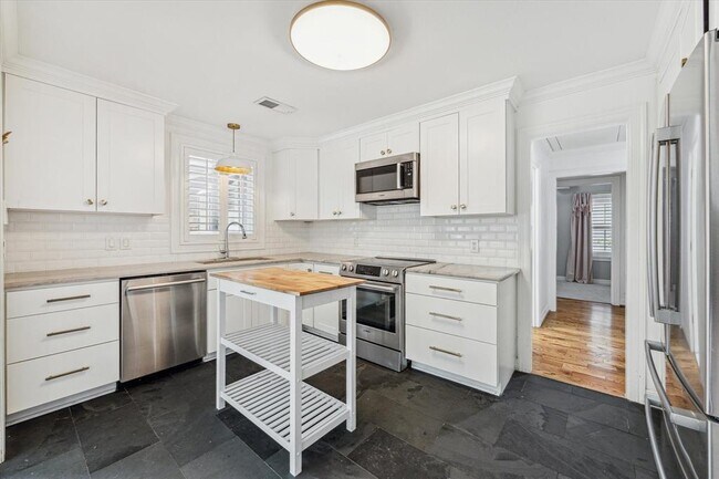 Foto del edificio - 1119 Grovewood Ln