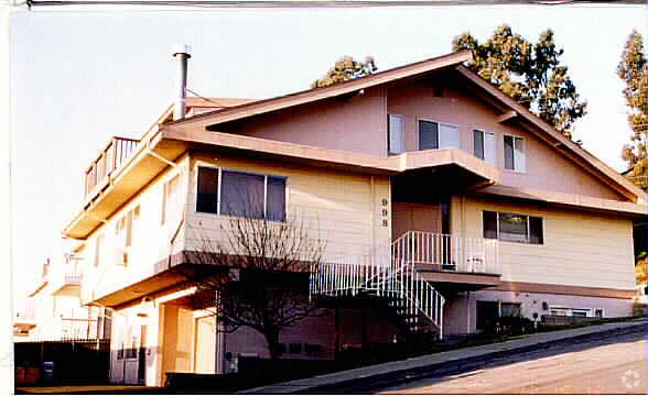 Primary Photo - 998 Torrano Ave